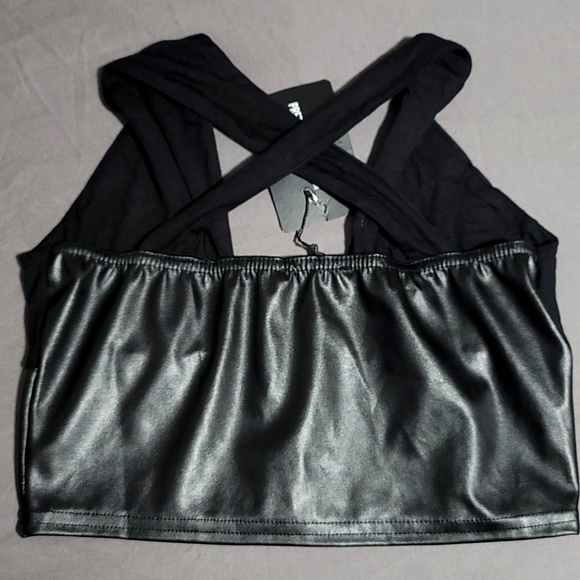 Black Underbust Strap Detail Crop - Picture 3 of 5